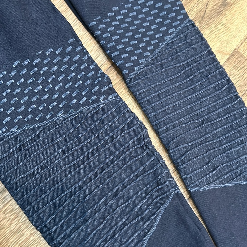 SPANX SEAMLESS MOTO LEGGINGS WOMEN SIZE SMALL NAVY  NEW - Picture 9 of 10